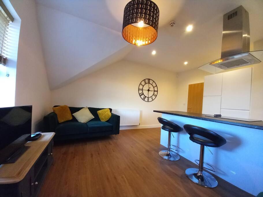 Roomy Penthouse 2 Double Bed Apartment - Spacious - Central Beeston - Free Secure Parking - Nottingham Dış mekan fotoğraf