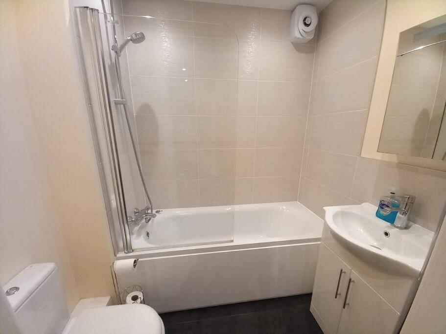 Roomy Penthouse 2 Double Bed Apartment - Spacious - Central Beeston - Free Secure Parking - Nottingham Dış mekan fotoğraf