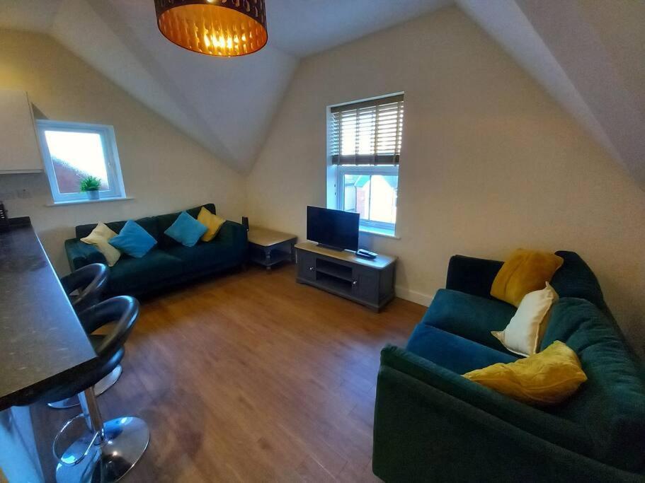 Roomy Penthouse 2 Double Bed Apartment - Spacious - Central Beeston - Free Secure Parking - Nottingham Dış mekan fotoğraf